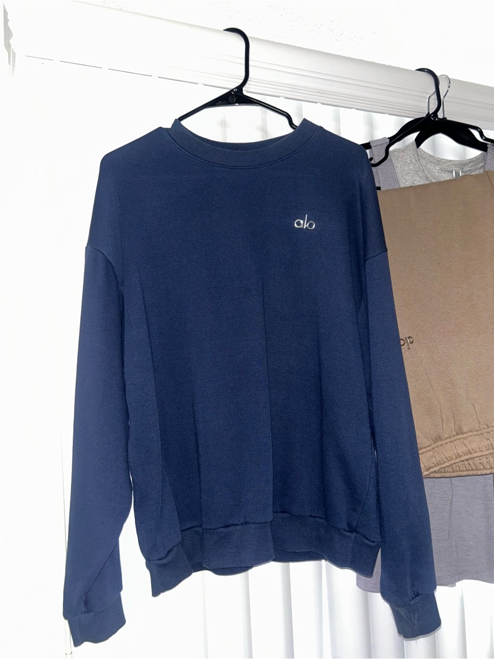 ALO Yoga Men's Navy Blue Crewneck Sweatshirt
